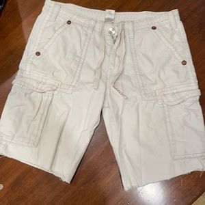 Men’s true religion cargo shorts size 38